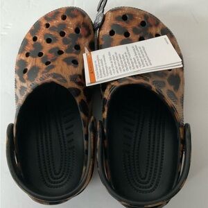 Crocs Women's Men's Classic Animal Print Clog -Size M2/W4 NWT